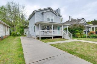 Spacious Family Retreat Near Airport home - 0