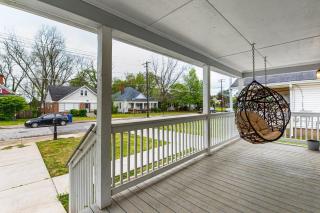 Spacious Family Retreat Near Airport home - 2