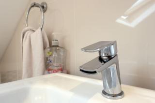 Stylish city centre apartment with Free parking & WiFI - 3