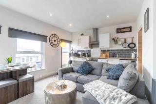 Stunning City Centre Apartment with WiFi & Parking - 0