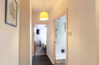Stunning City Centre Apartment with WiFi & Parking - 8