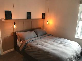 Stunning City Centre Apartment with WiFi & Parking - 6