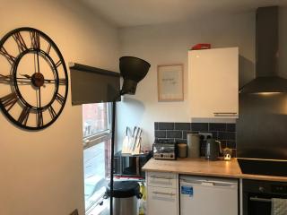 Stunning City Centre Apartment with WiFi & Parking - 1