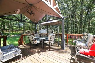 Swiftwater 4BR Home with Fireplace & Backyard - 8