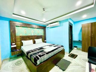 PRIME LOCATION - HOTEL PRD INN ! PURI - short walk from Light House Beach - Swargadwar Beach - Golden Beach - Bengali Market - LIFT-PARKING-WIFI - 8