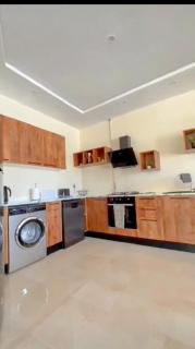 Large and Luxurious 2 Bedroom Apartment - Sahline - 4