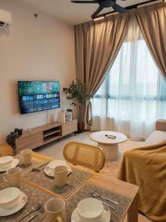 Cozy Comfy Stay near Farm in the City UPM MRT - 9