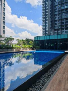 Cozy Comfy Stay near Farm in the City UPM MRT - 5