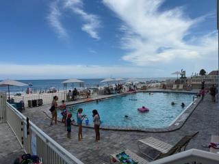 Ocean Breeze - Direct Ocean Front-Pool Is Open - 4