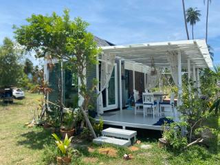Beachfront Tiny House, Koh Samui, Thailand with FREE Rowboat - 9