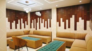 The Posh Hotel - 6