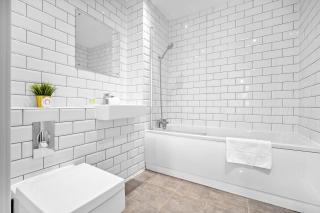 Luxury Apartment - City Centre - Free Netflix & Wifi - 304H - 1