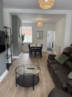 2 bed house great location - 8