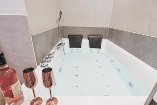 LES BULLES DE MONA - Alcove - Spa - Clim - 9