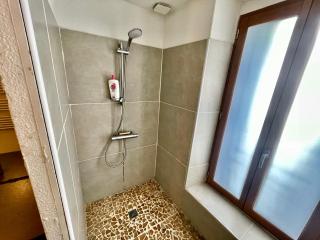 Parenthèse a Deux - T2 Cosy & Romantique - Cours intérieure - Patio - Clim - Proche de la cité médiévale - 4