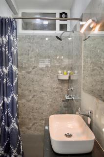 Neelam Homestay B&B - Blueberry Room - 5