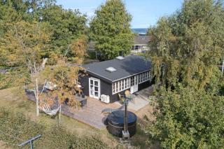 Charming Cottage Close To The Beach - 9