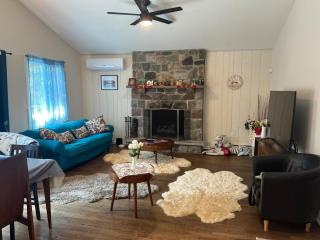 Evergreen Escapes 4 BR with Game Room, Firepit near Kalahari and Camelback - 0