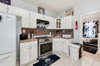 3BR Newark duplex near Downtown & Transit - 6