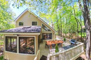 Scandi Bliss Fall Colors, Lake & Game Room - 0