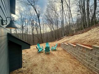 New Home! Hilltop Hideaway near Historic Dahlonega - 4