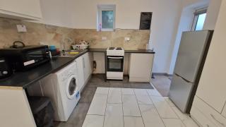 Private Garden Flat in London NEAR Tube Station - Easy Access To Central London Via Central Line - 8