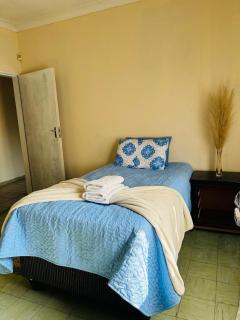 Bird & Bed Farmhouse - Brits - 4
