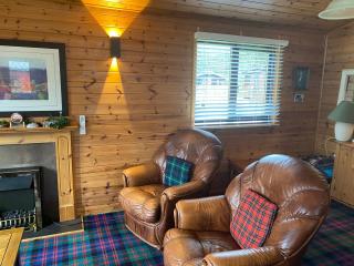Cozy Loch Lomond Lodge 27, Rowardennan - 3