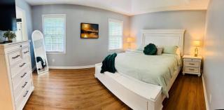 Retreat 4BR Sleeps 10 plus, 8mi LakePoint, Red Top - 0