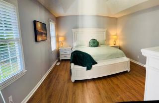Retreat 4BR Sleeps 10 plus, 8mi LakePoint, Red Top - 8