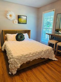 Retreat 4BR Sleeps 10 plus, 8mi LakePoint, Red Top - 6