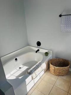 Retreat 4BR Sleeps 10 plus, 8mi LakePoint, Red Top - 4