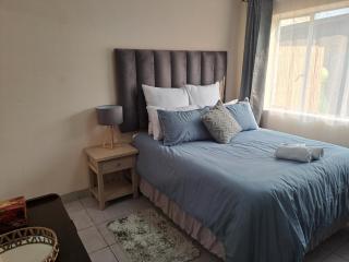 Hazel Haven 1 Guest House - 1