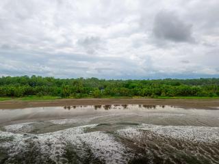 Sleep 11-Beachfront-Pool-Wildlife-100MB -Suites - 1