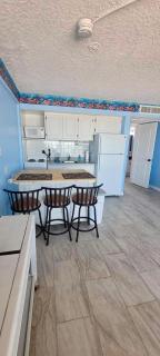 Ocean Breeze - Direct Ocean Front-Pool Is Open - 8