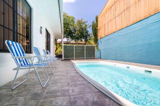 Fun! Great Location-near Beaches-shopping-medical - 0