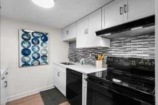 Holiday Towers 602 - Near Ocean - 1