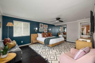 Colorful Family Oasis - Hot Tub - Pool Table - Backyard Bliss - 5