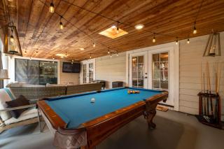 Colorful Family Oasis - Hot Tub - Pool Table - Backyard Bliss - 8