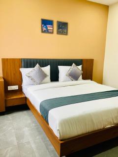 Hotel Icon Petlad - 8