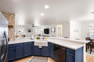 Relaxing 3BR Austin stay with BBQ & Backyard - 7