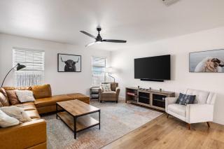 Relaxing 3BR Austin stay with BBQ & Backyard - 5