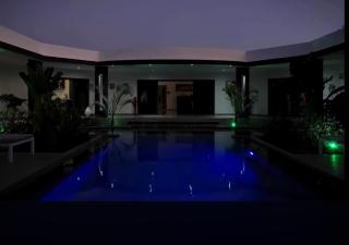 Luxurious 4 bedroom Villa next to the lagoon - 1