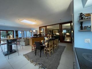 The Ridgeback, 4 Bedroom House Bryanston - 3