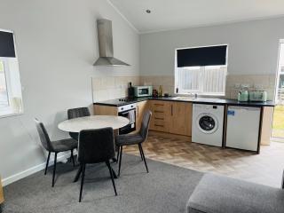 1 bed ground floor flat free parking - 5