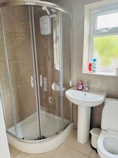 1 bed ground floor flat free parking - 2