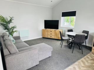 1 bed ground floor flat free parking - 1