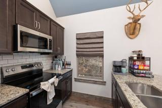 Elegant 3-Bedroom Retreat at Tall Timbers Resort - 7