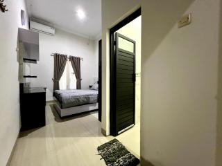 Karenra Guest House di Pusat Kota, Dengan 3 Kamar - 4
