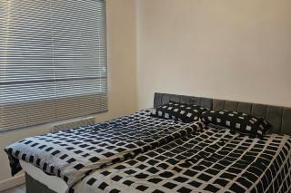 Modern 2-Bedroom Apartment Near Central London - 1